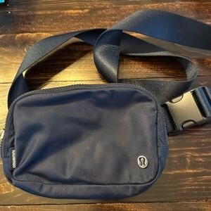 lululemon belt bag navy